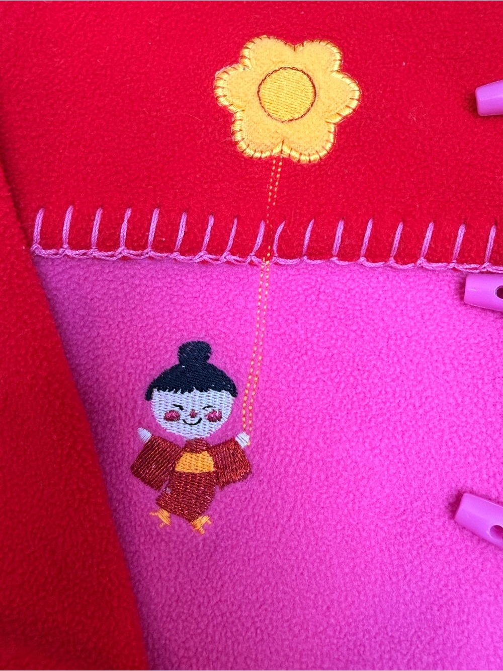 Disney vintage Y2K It’s A Small World After All toddler fleece button - Picture 5 of 6
